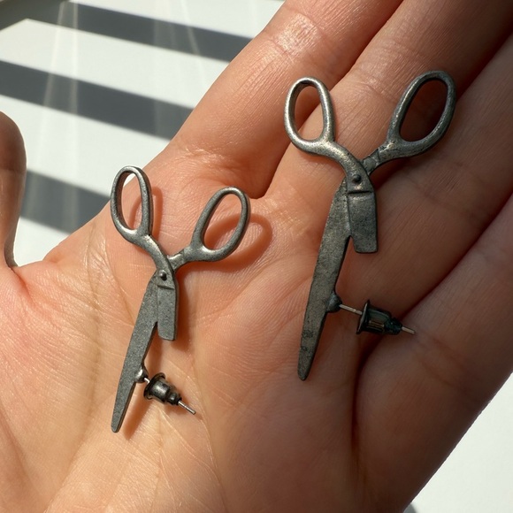 Retro Scissor Stud Earrings – Edgy Statement Jewelry - Picture 10 of 14